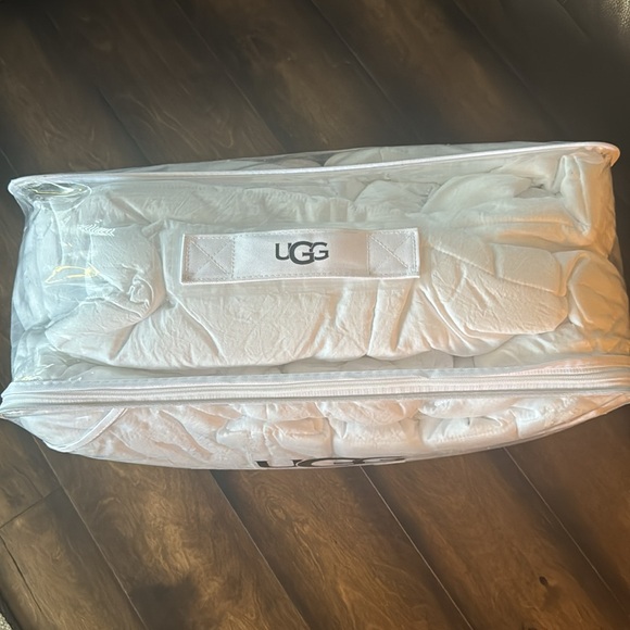 UGG Devon Alternative Comforter NEW - Picture 12 of 16